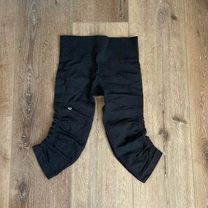 Dark grey lululemon mid-length yoga pants!